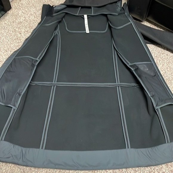 New Lululemon long rain coat - Picture 9 of 10